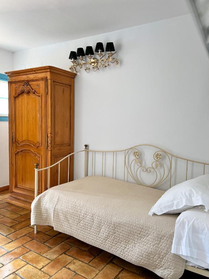 Hostal Servilia Carmona  Eksteriør billede