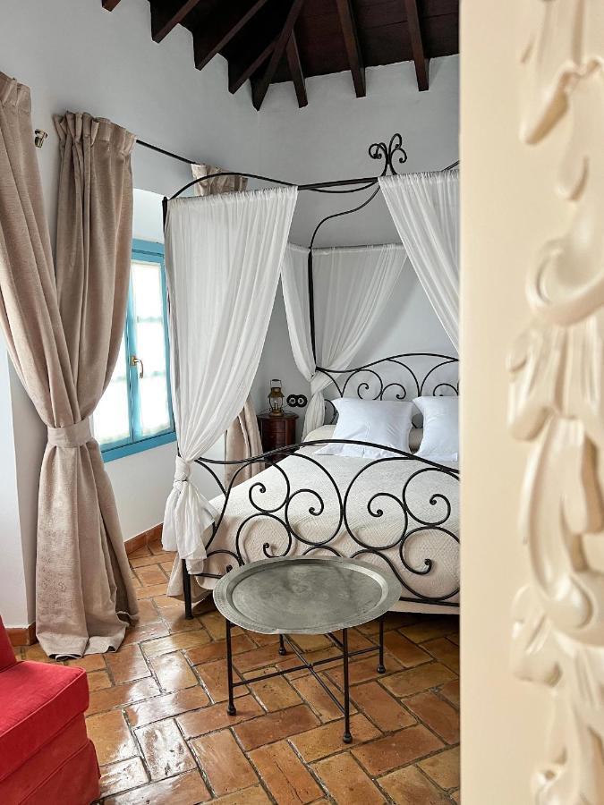 Hostal Servilia Carmona  Eksteriør billede