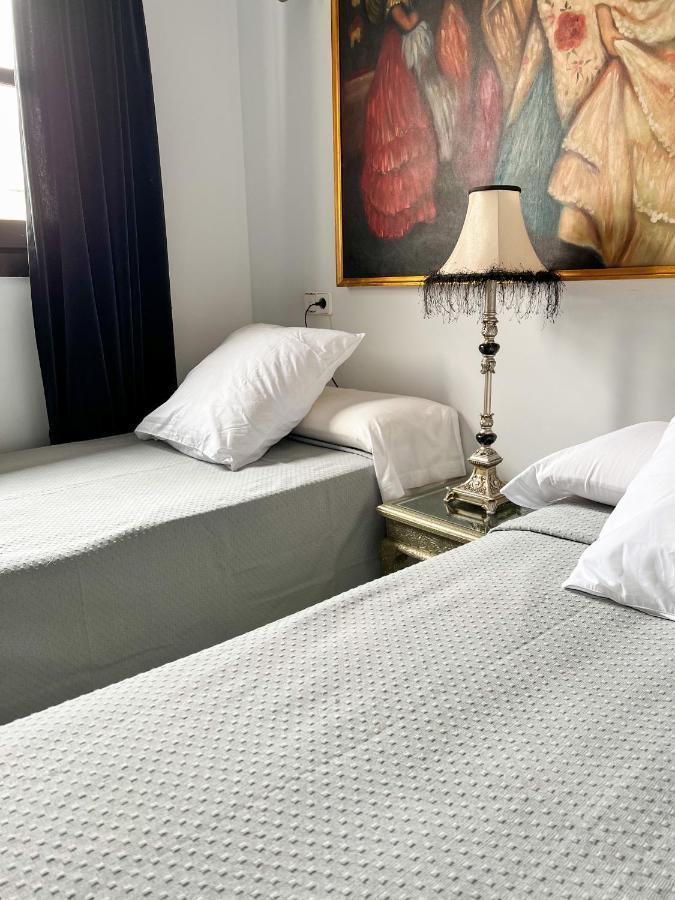 Hostal Servilia Carmona  Eksteriør billede