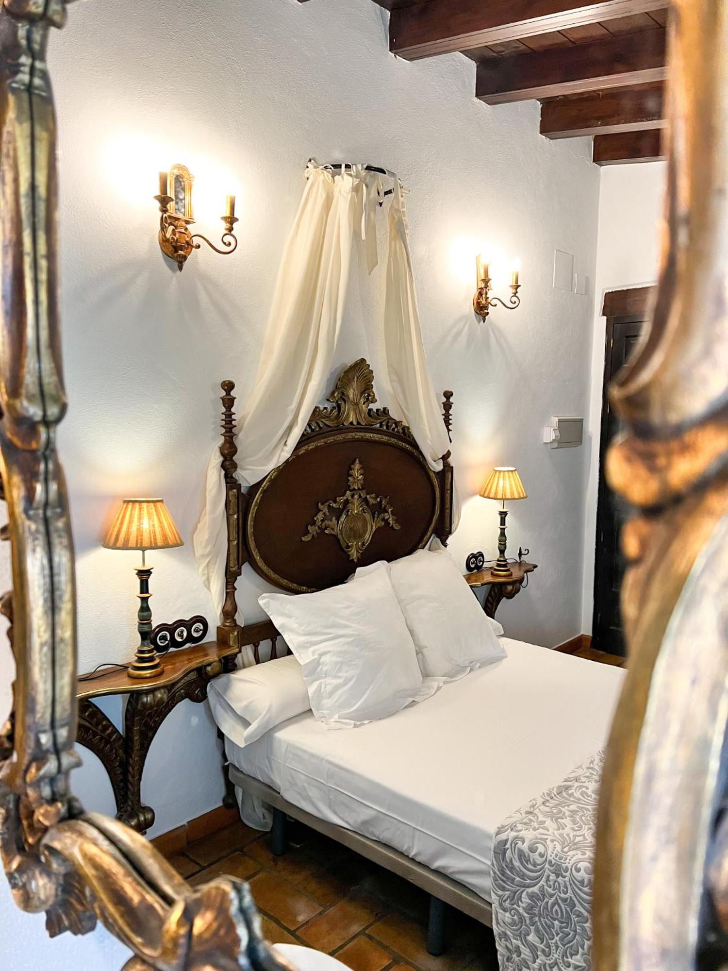 Hostal Servilia Carmona  Eksteriør billede