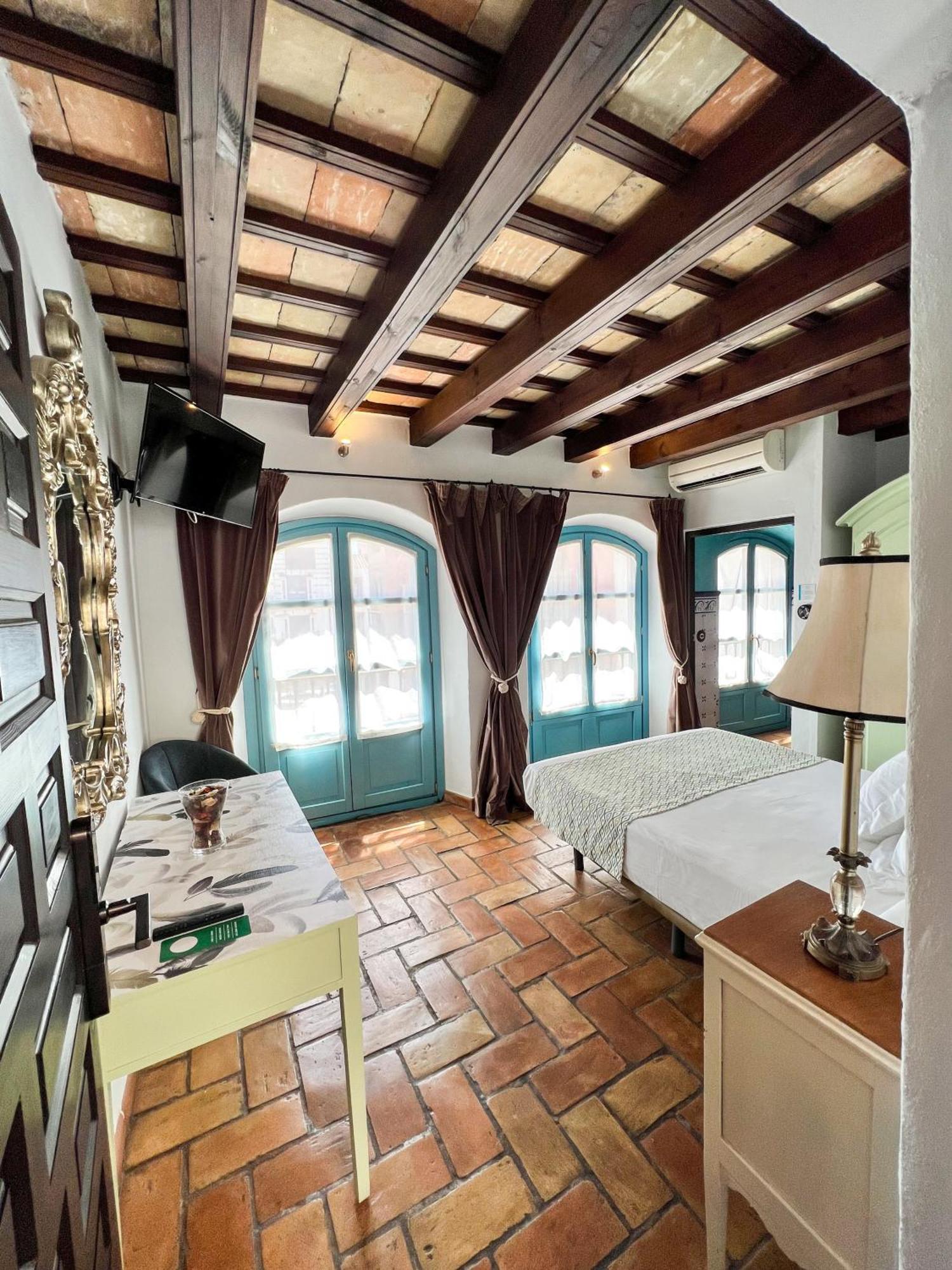 Hostal Servilia Carmona  Eksteriør billede