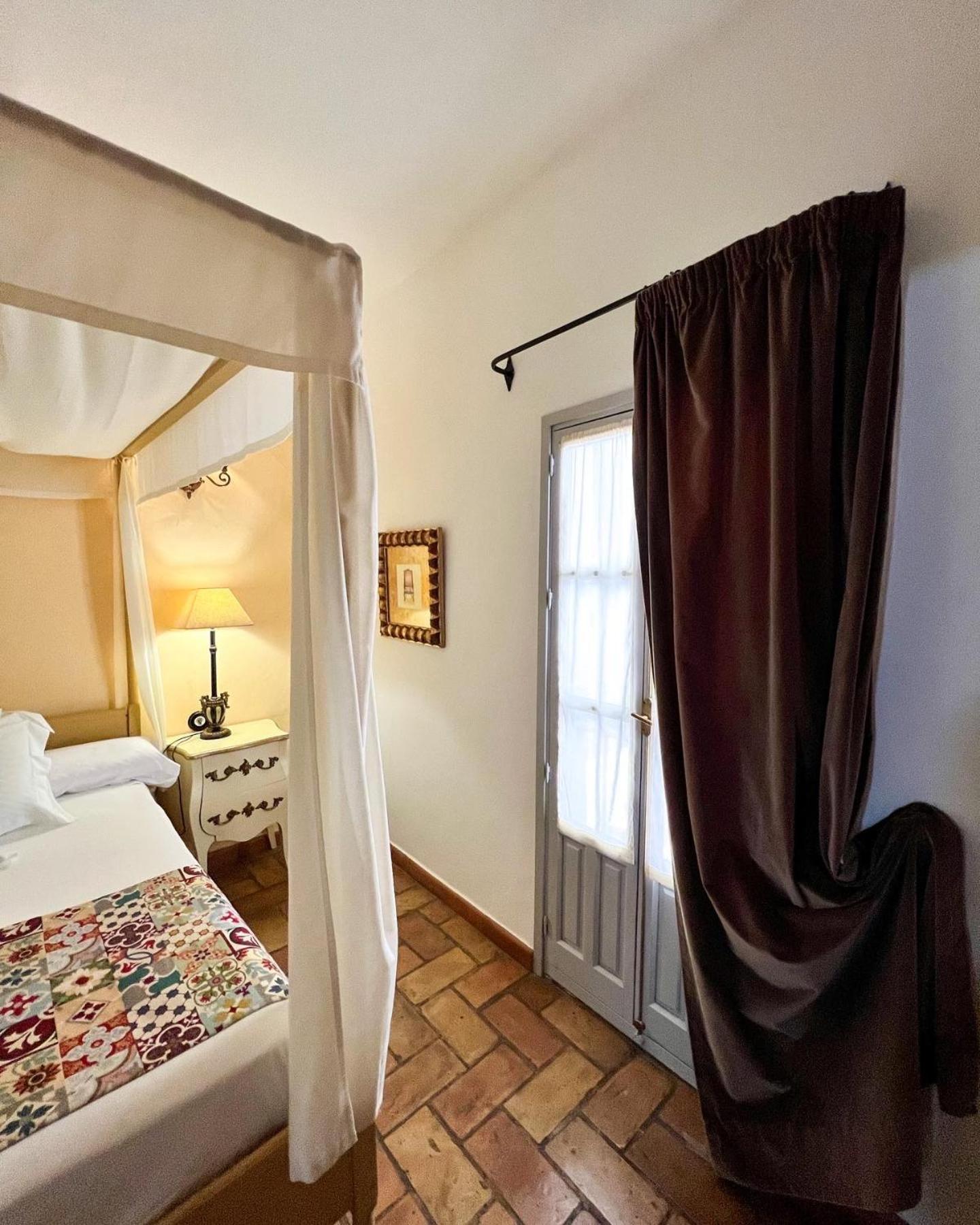 Hostal Servilia Carmona  Eksteriør billede