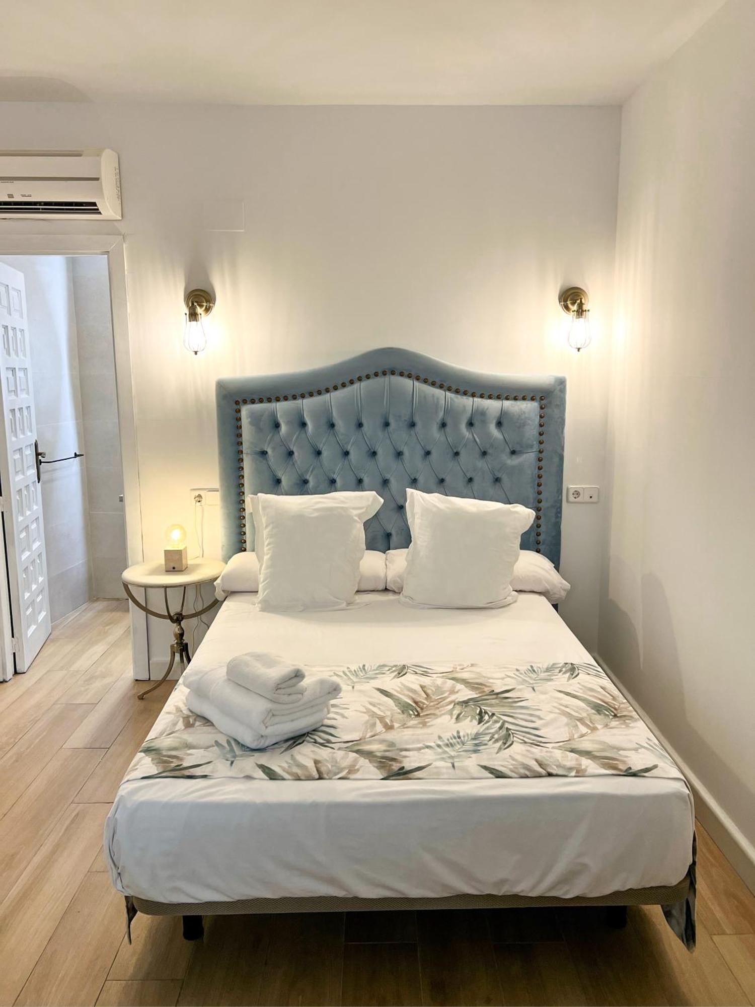 Hostal Servilia Carmona  Eksteriør billede