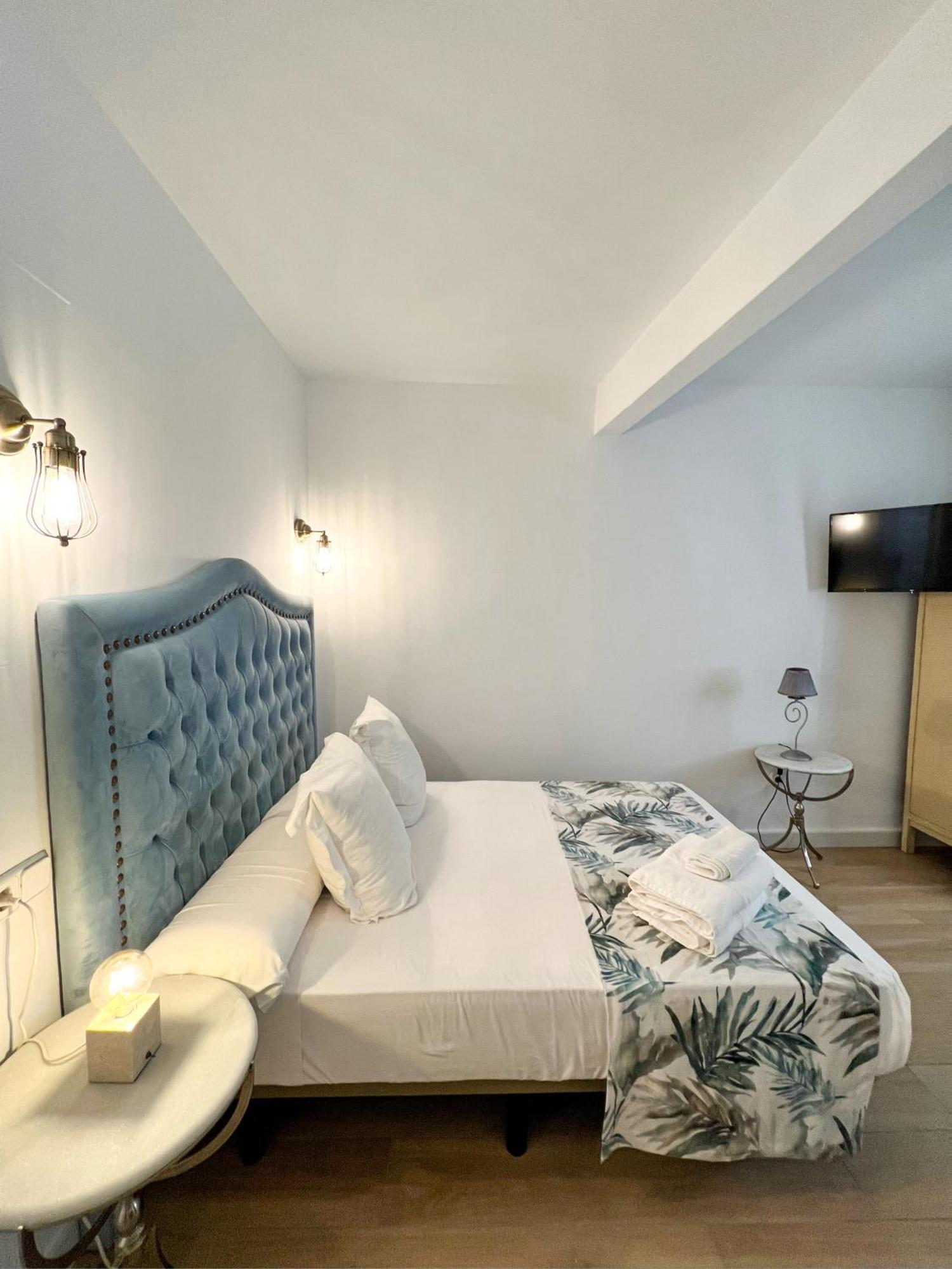 Hostal Servilia Carmona  Eksteriør billede